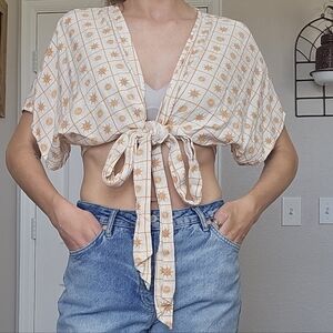Sunburst Pattern Tie-Front Crop Top